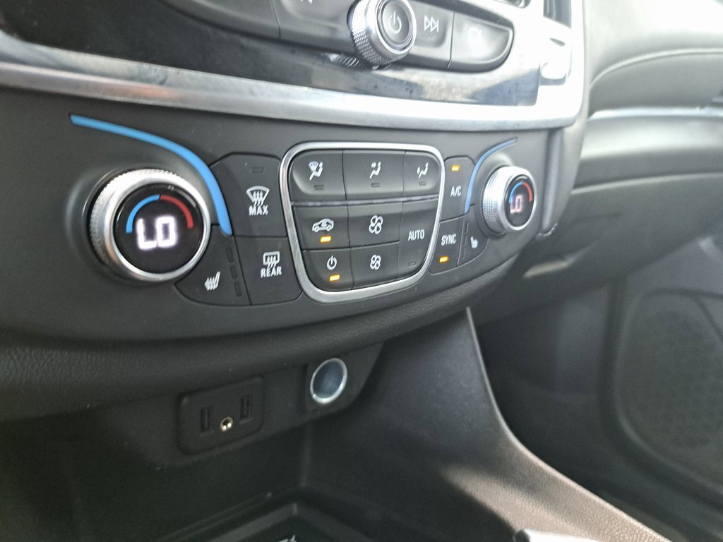 2023 Chevrolet Traverse Cloth photo 13