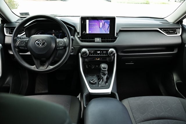 2024 Toyota RAV4 Hybrid XLE photo 26