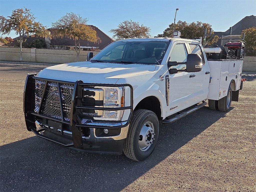 2025 Ford F-350 Super Duty Chassis Cab XL's photo