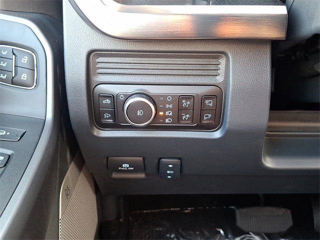 2025 Ford F-350 Lariat photo 16