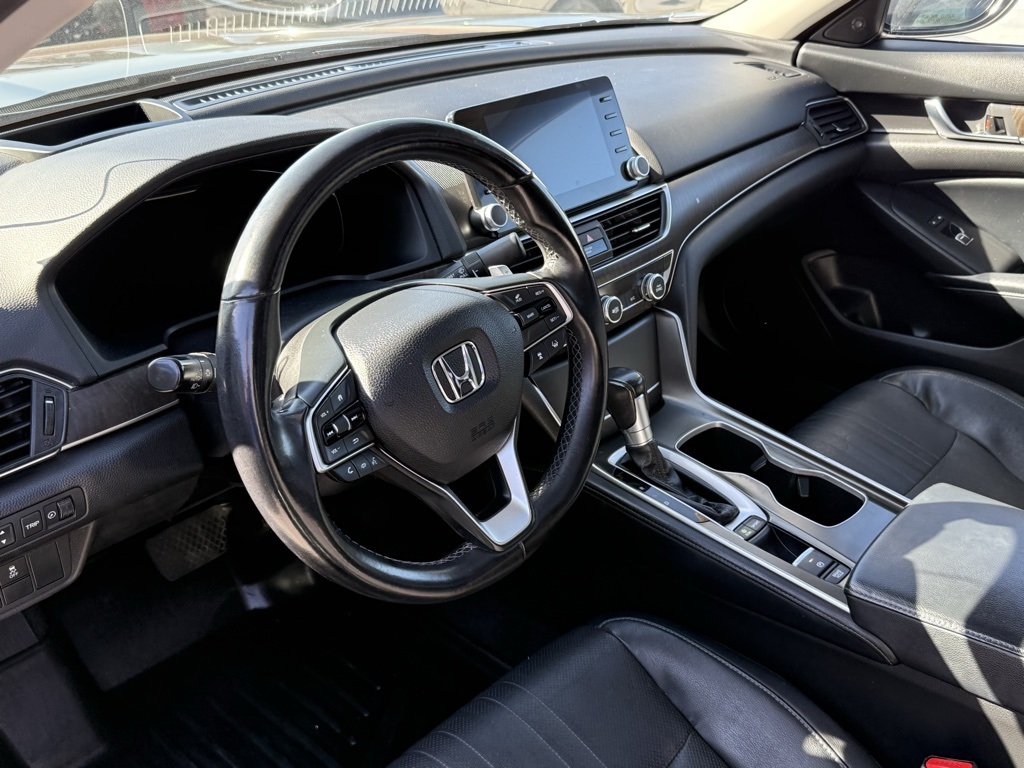 2018 Honda Accord Touring photo 3