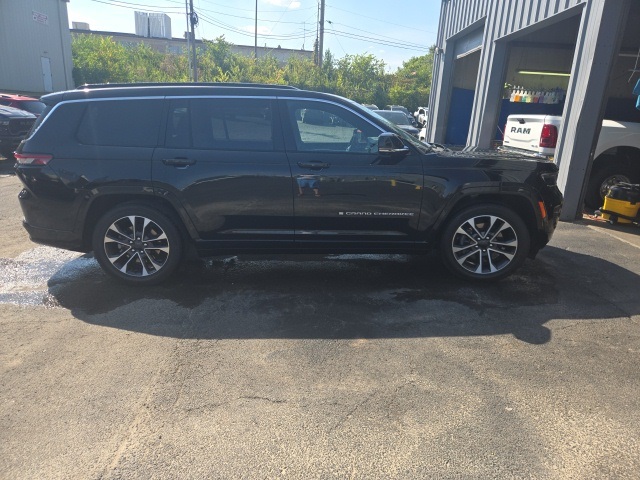 2024 Jeep Grand Cherokee Overland photo 3