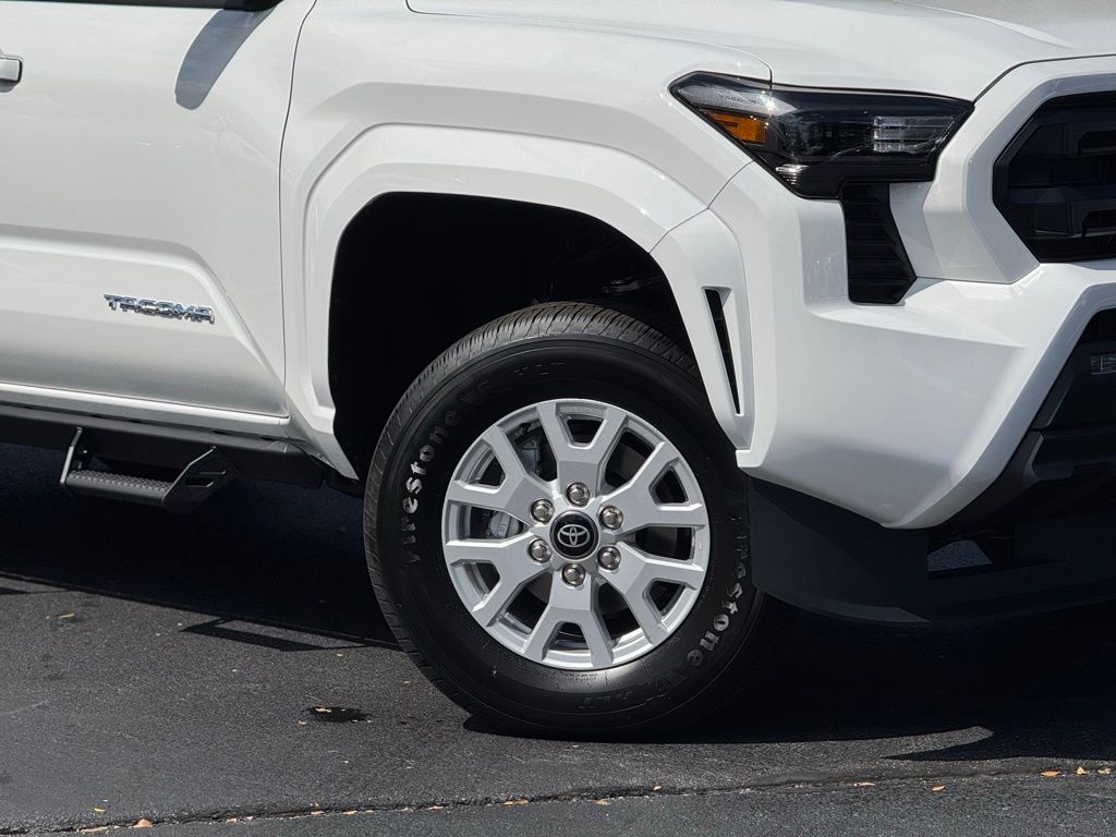 2025 Toyota Tacoma SR5 4x4 Double Cab photo 3