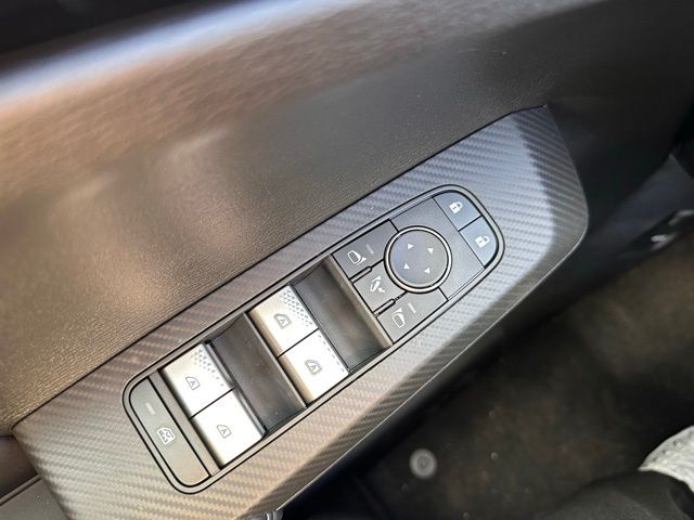 2024 Mitsubishi Outlander photo 30