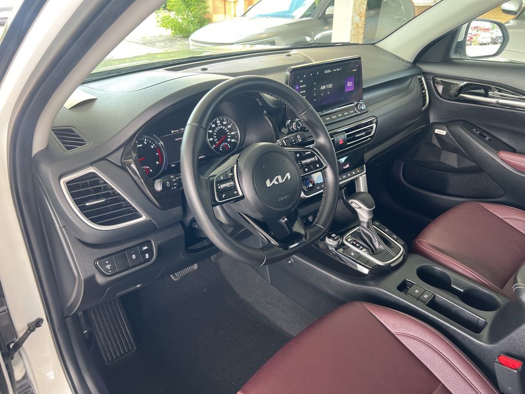 2023 Kia Seltos SX photo 6