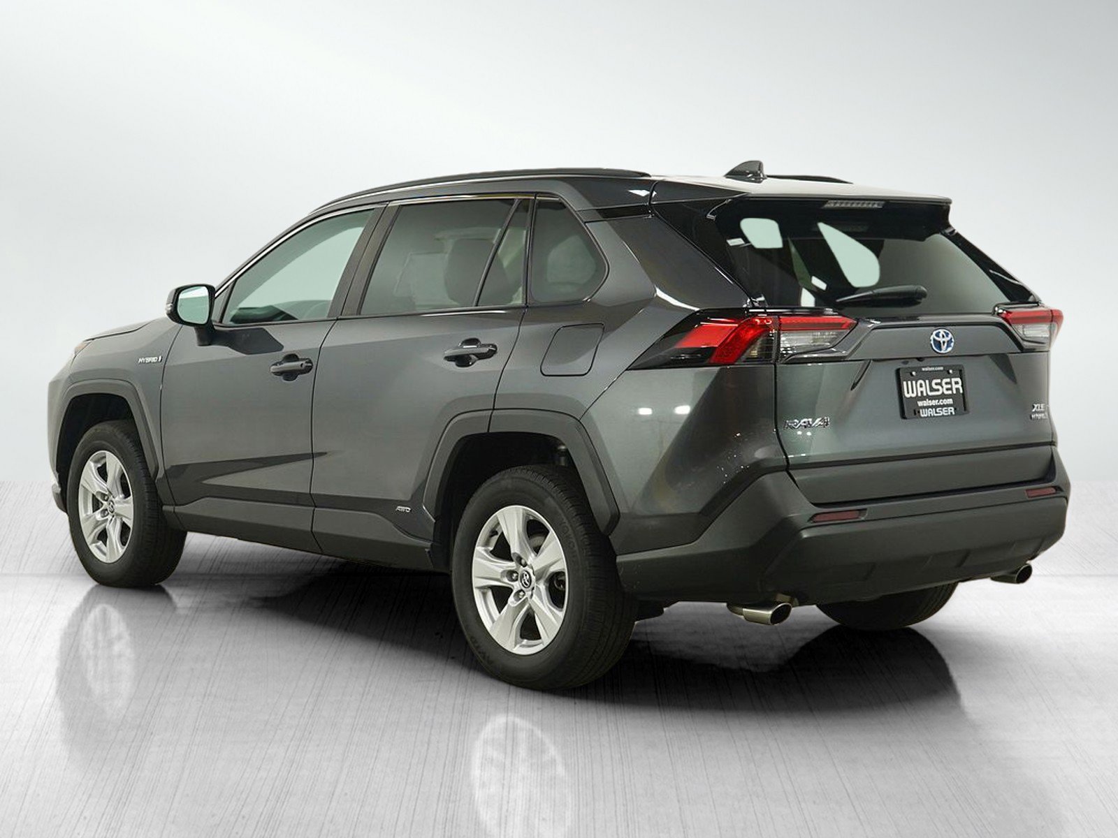 2020 Toyota RAV4 Hybrid XLE photo 3