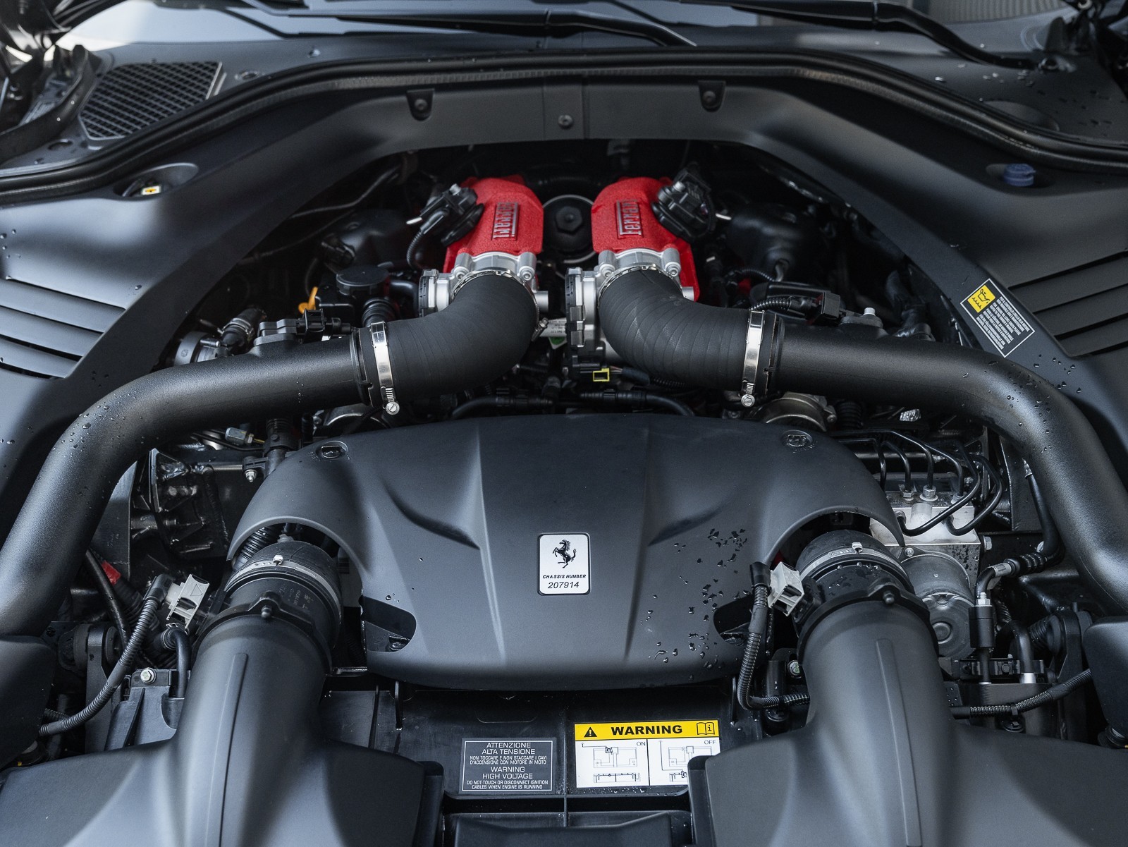 2015 Ferrari California T photo 44