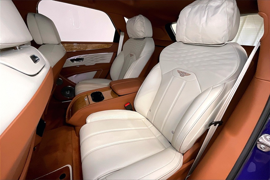 2024 Bentley Bentayga Azure photo 23