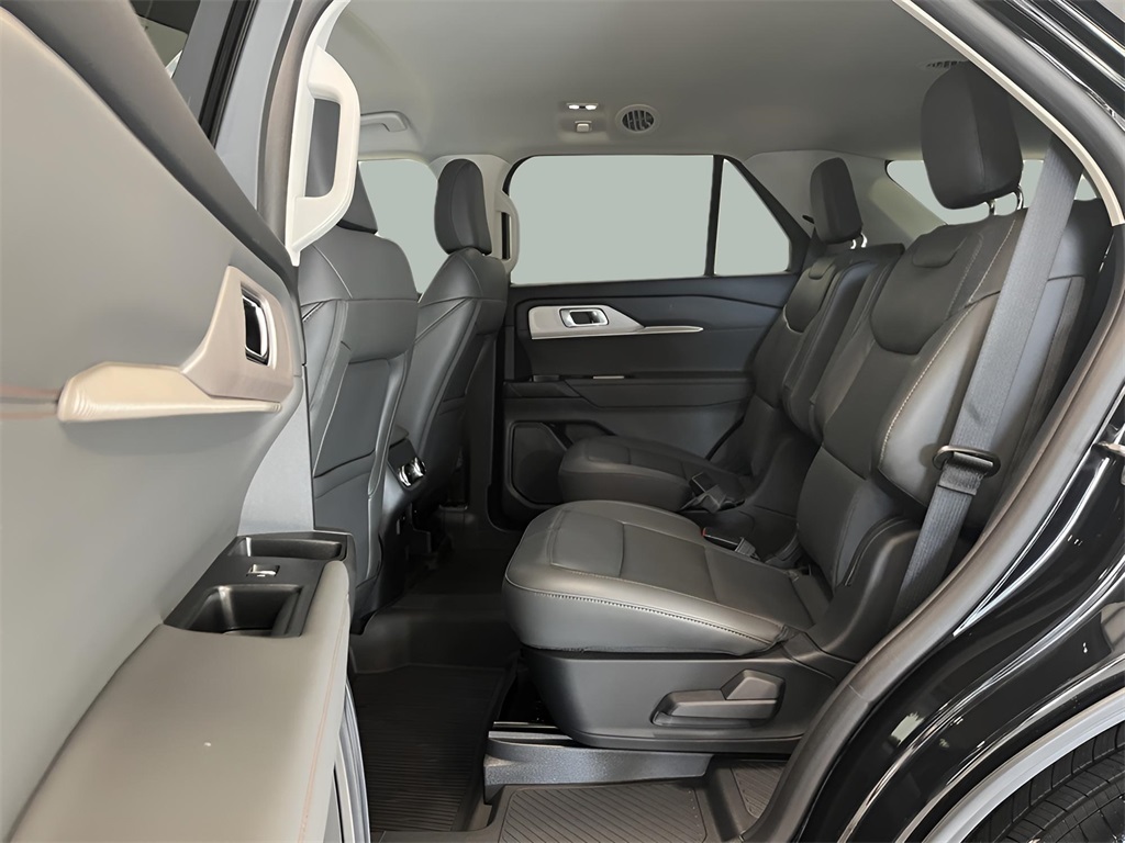 2025 Ford Explorer photo 15