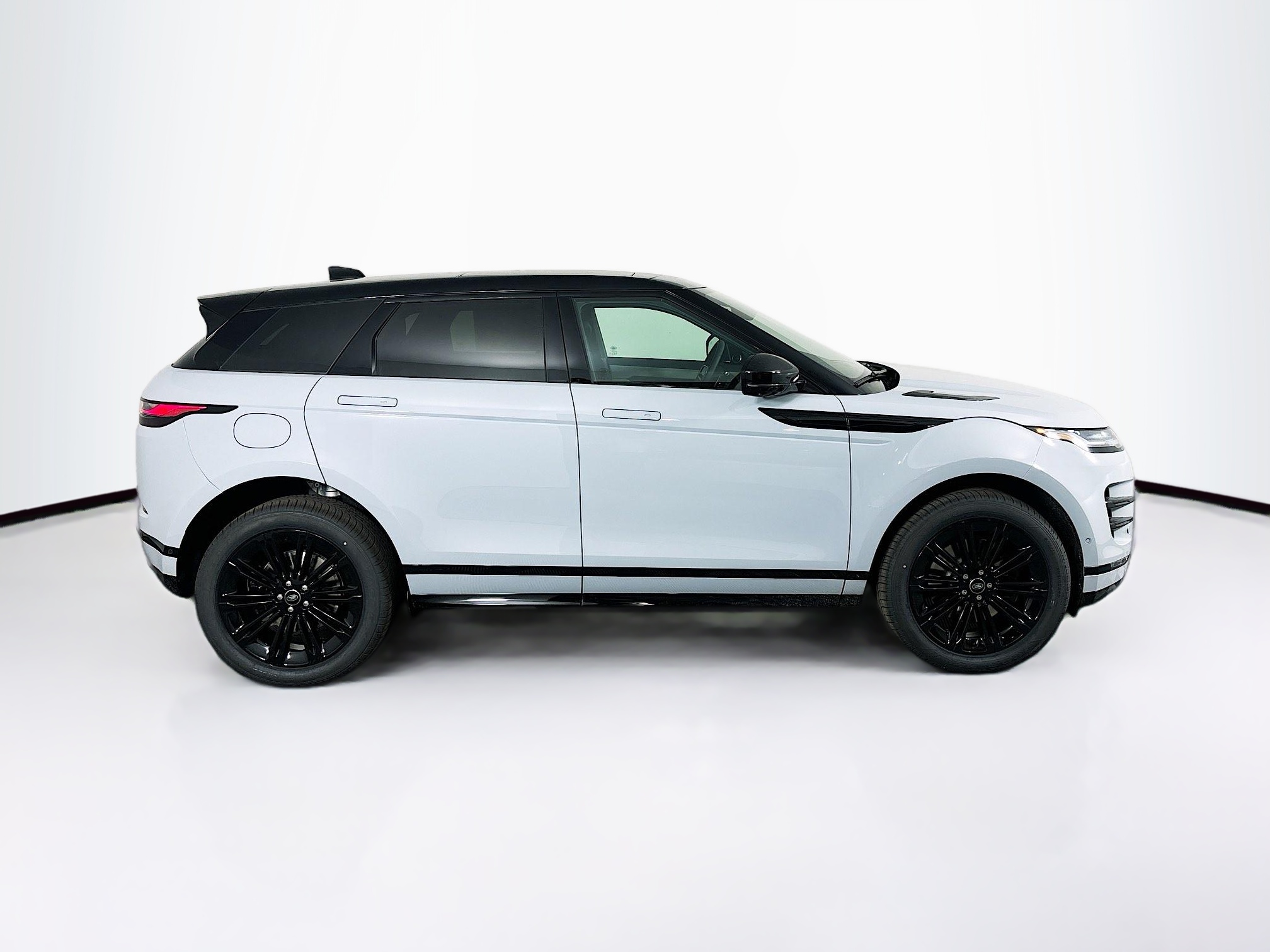2026 Land Rover Range Rover Evoque Dynamic SE photo 4