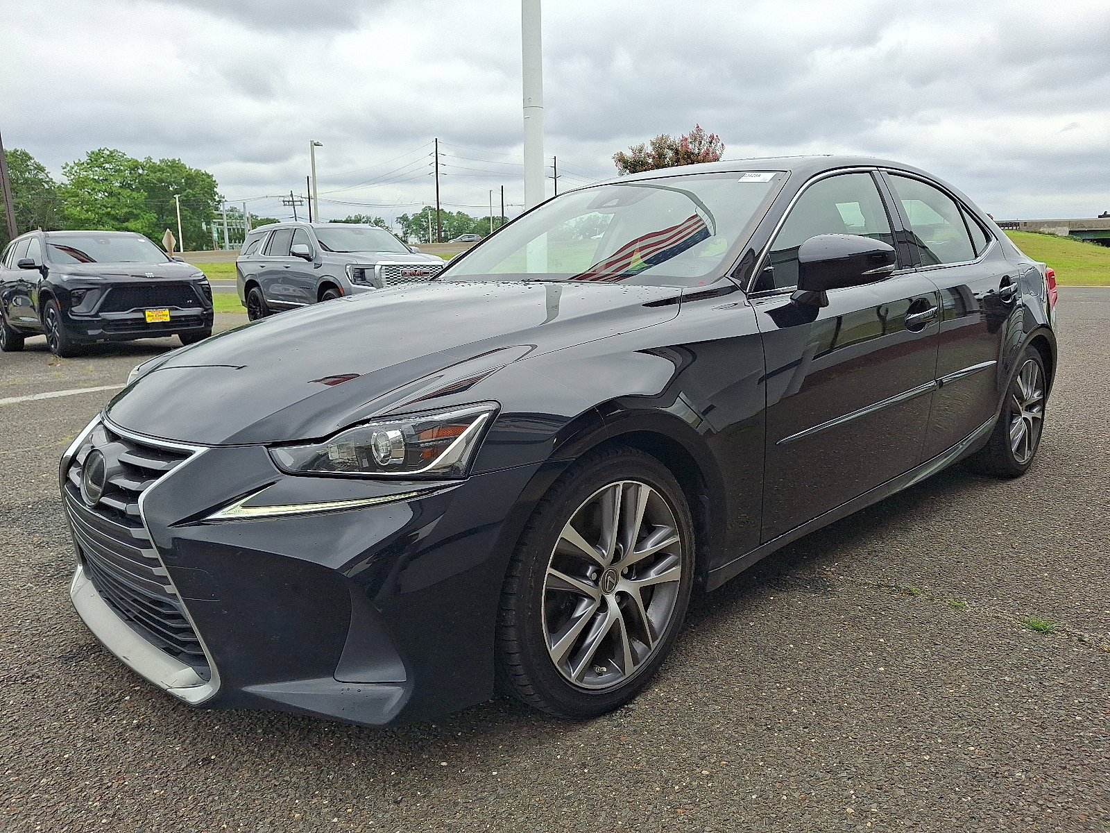 2019 Lexus IS 300 AWD photo 3