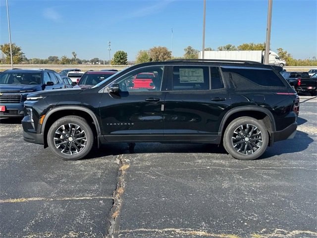 2026 Chevrolet Traverse photo 2