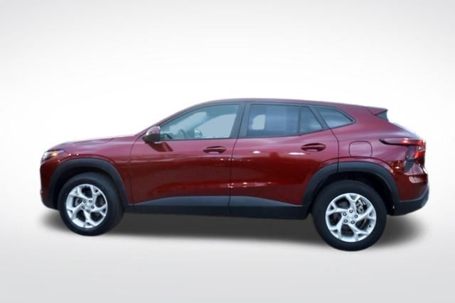 2024 Chevrolet Trax LS photo 4