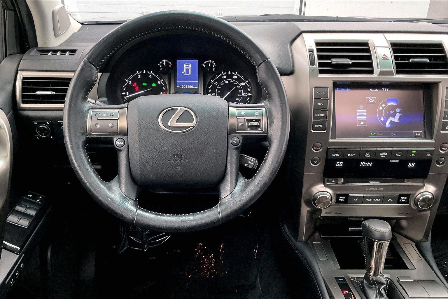 2016 Lexus GX 460 photo 3
