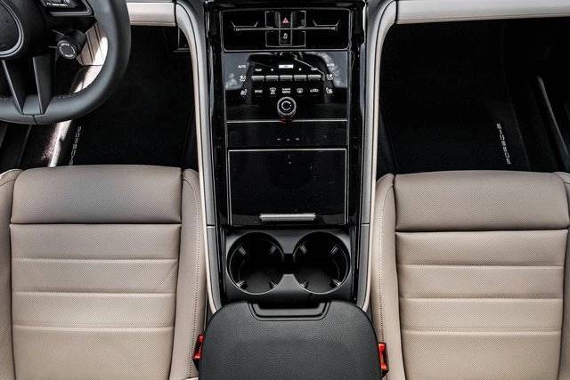 2025 Porsche Panamera 4 photo 23