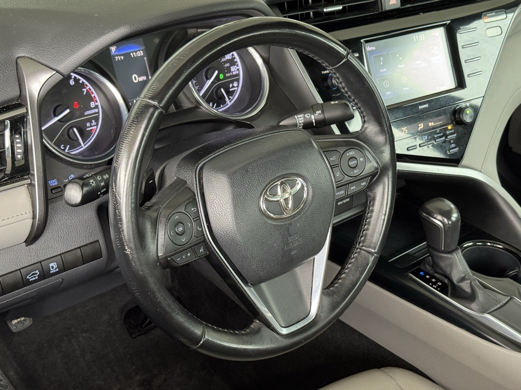 2020 Toyota Camry SE photo 16