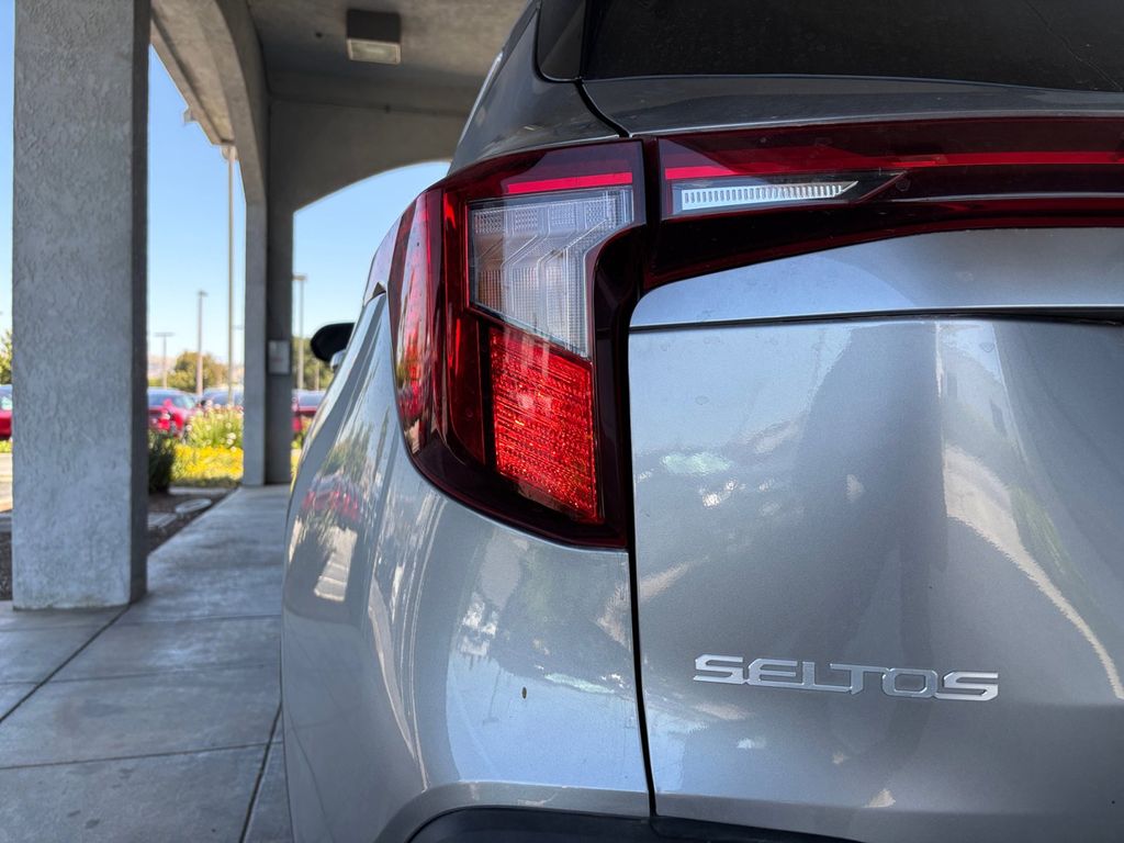 2025 Kia Seltos LX photo 27