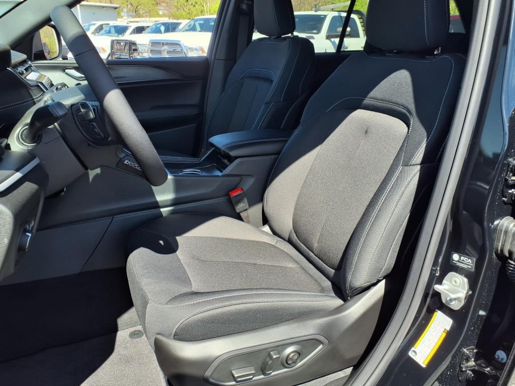 2025 Jeep Grand Cherokee Laredo X photo 4