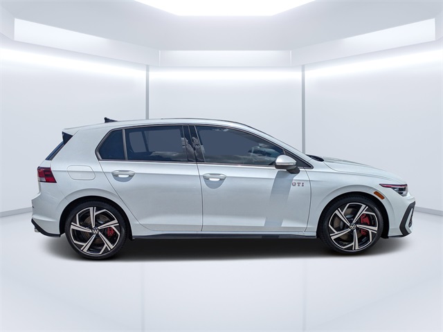 2025 Volkswagen Golf GTI SE photo 2
