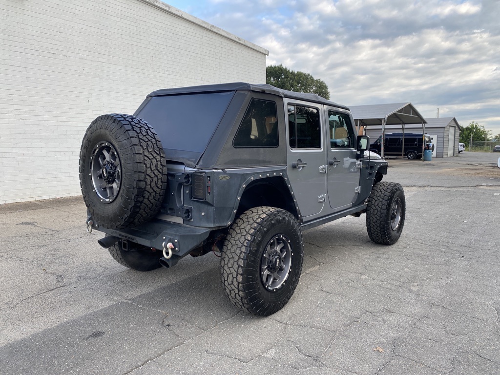 2013 Jeep Wrangler Unlimited Rubicon photo 2