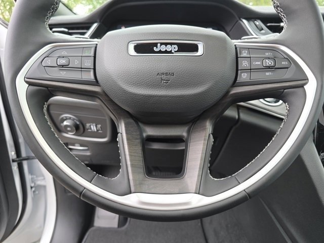 2025 Jeep Grand Cherokee Limited photo 28