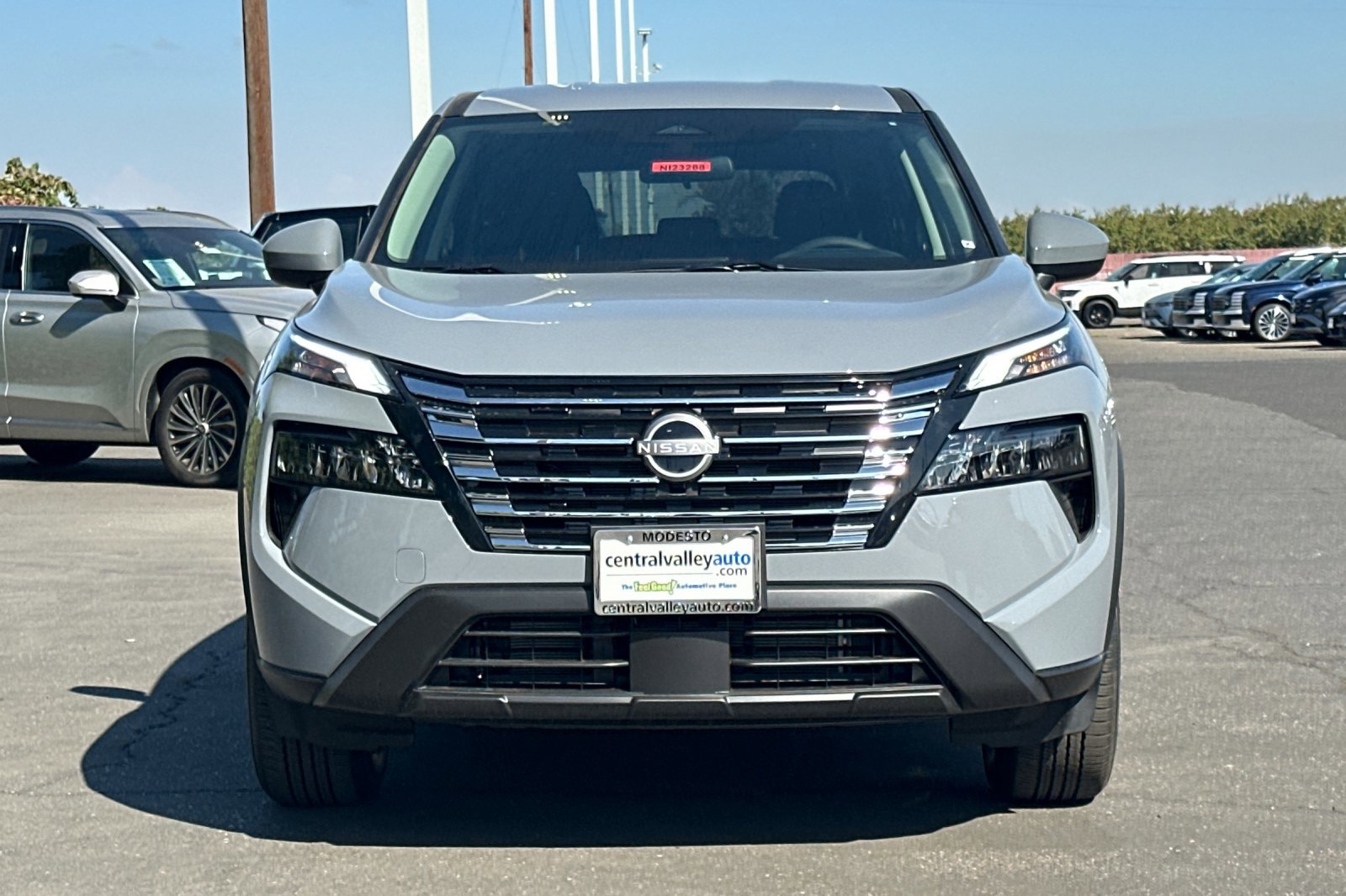 2026 Nissan Rogue SV photo 9