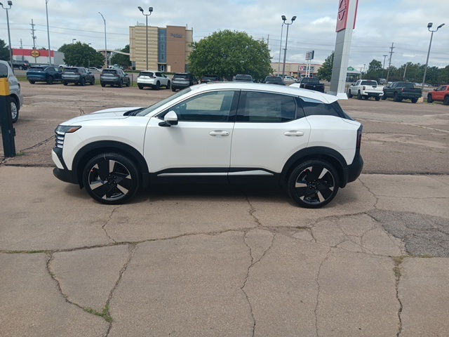 2025 Nissan Kicks SR photo 3
