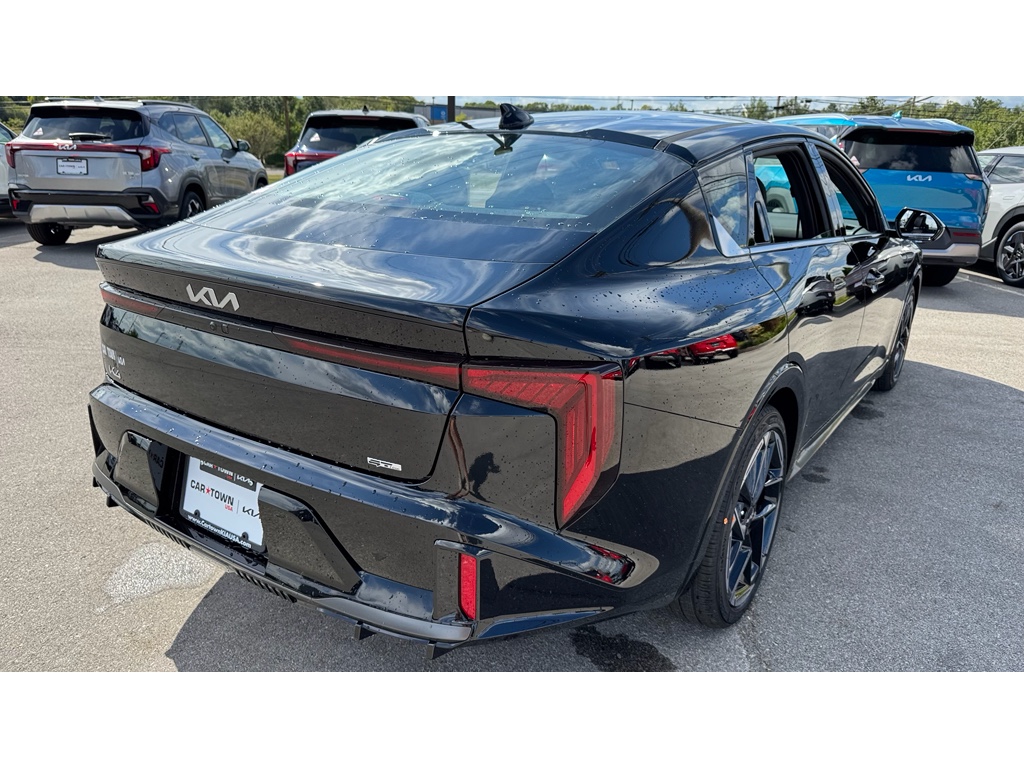 2025 Kia K4 GT-Line photo 4