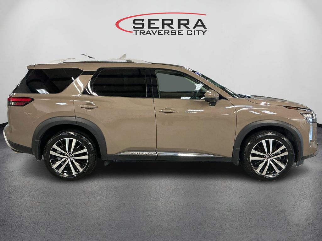 2024 Nissan Pathfinder Platinum photo 4