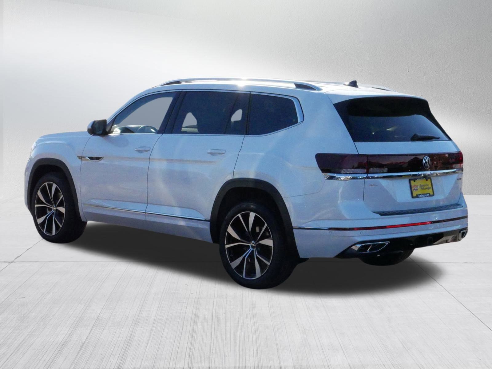 2026 Volkswagen Atlas SEL Premium R-Line photo 2
