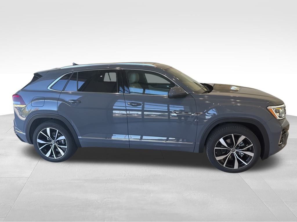 2026 Volkswagen Atlas Cross Sport SEL Premium R-Line photo 6