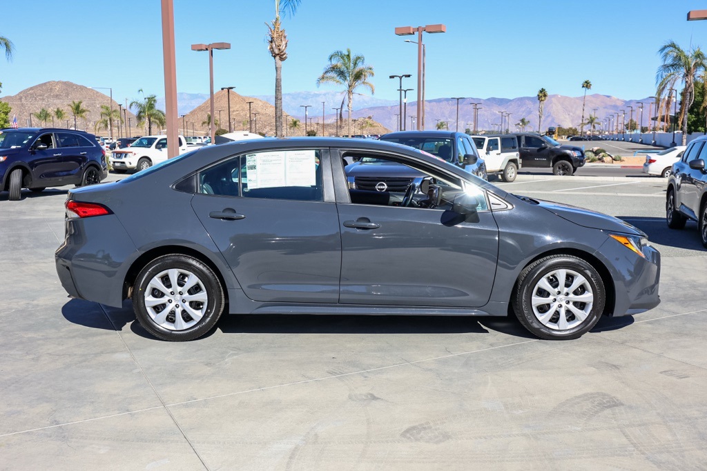 2024 Toyota Corolla LE photo 2