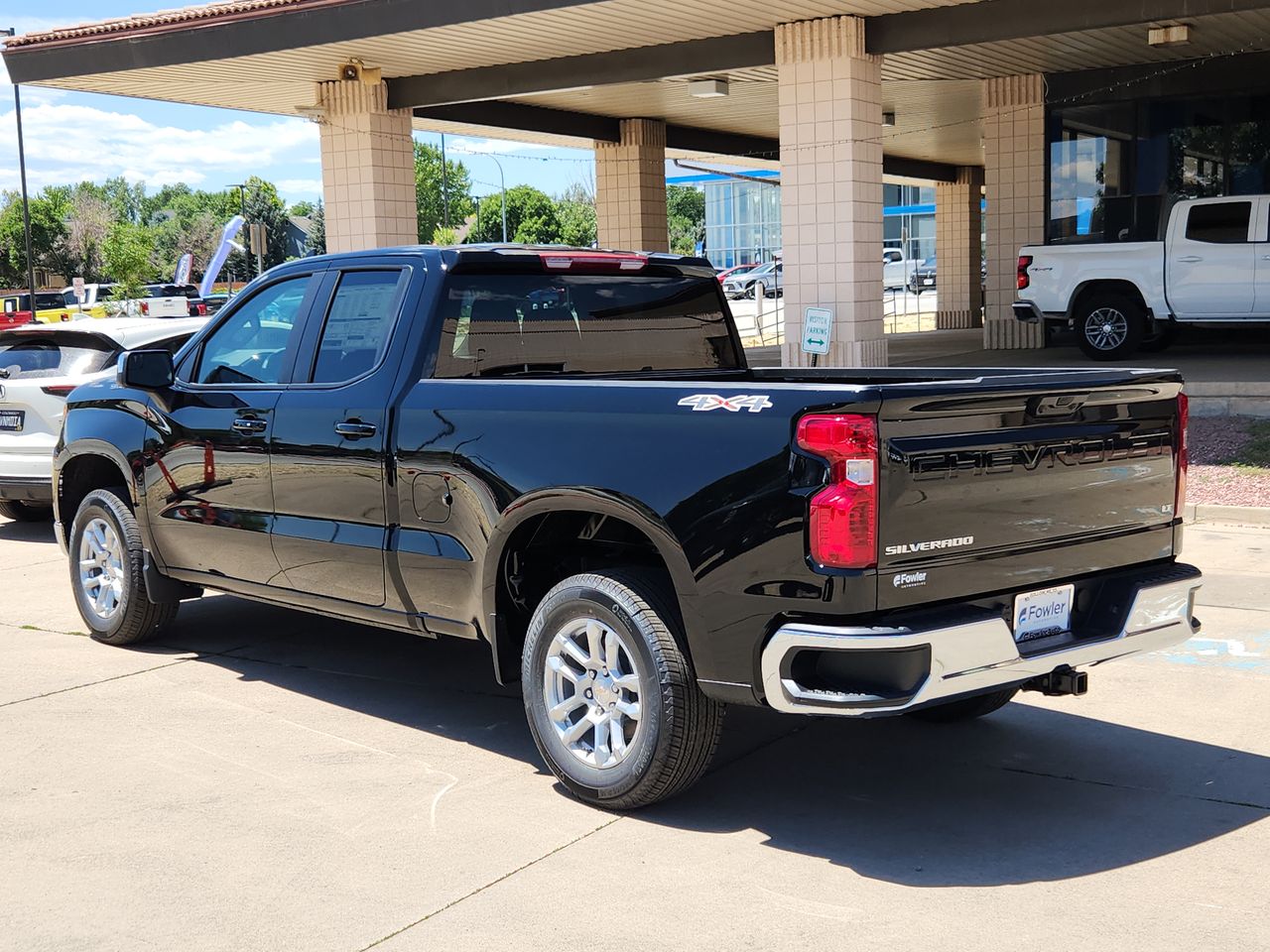 2025 Chevrolet Silverado 1500 LT photo 5
