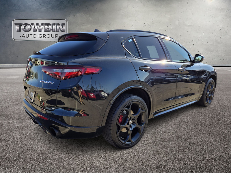 2022 Alfa Romeo Stelvio Ti Sport photo 4