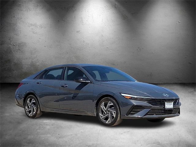 2025 Hyundai Elantra SEL Sport photo 3