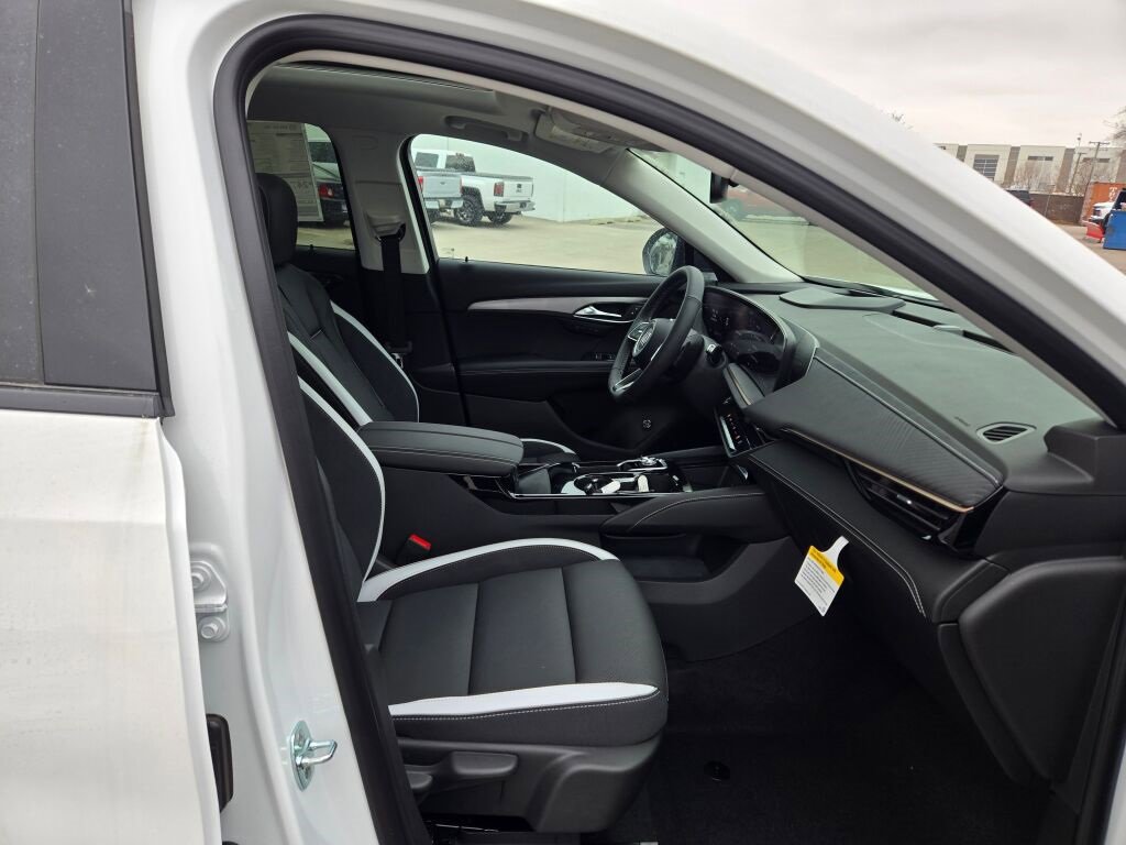 2025 Buick Envision Sport Touring photo 2