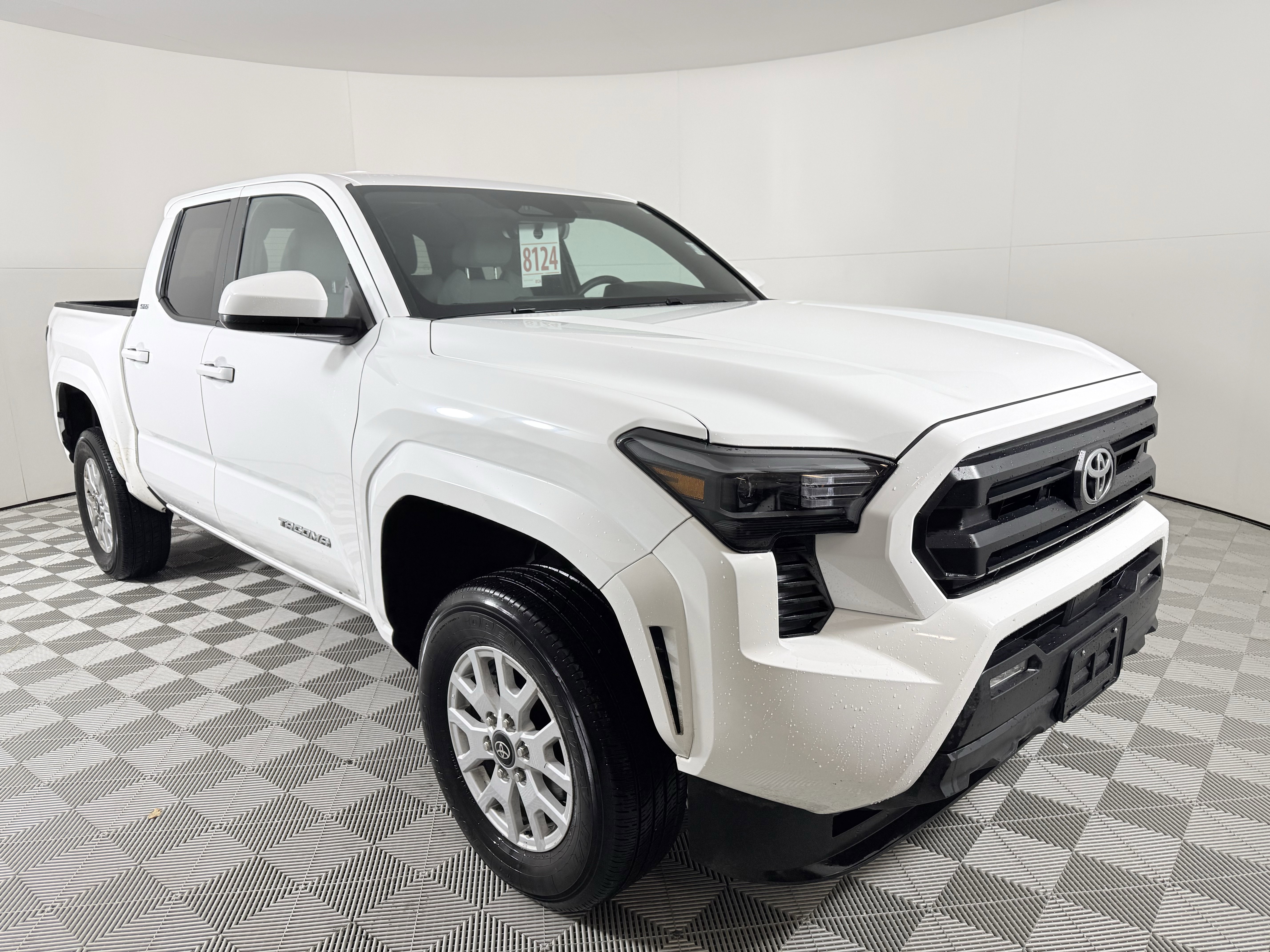 2024 Toyota Tacoma SR5's photo