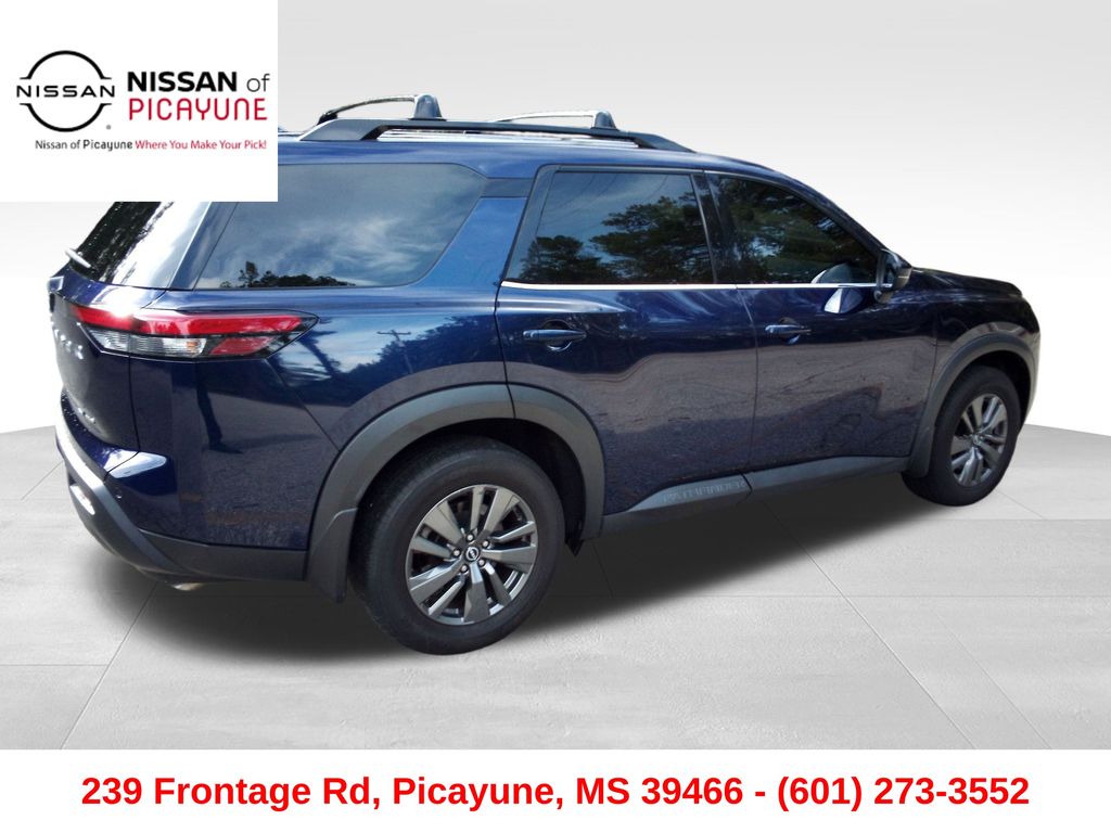 2022 Nissan Pathfinder SV photo 4