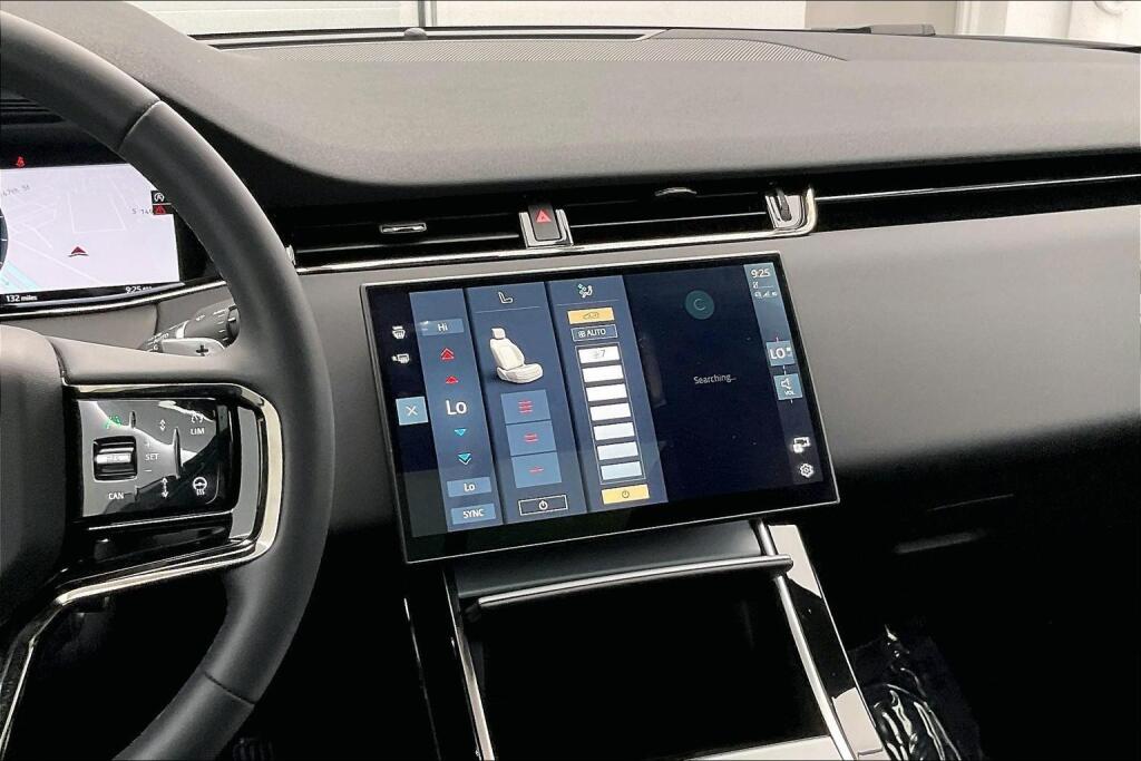2025 Land Rover Range Rover Evoque S photo 2
