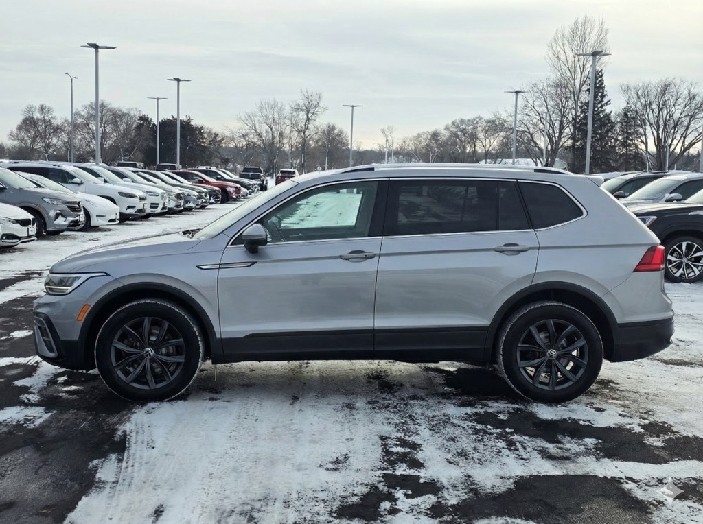 2022 Volkswagen Tiguan SE's photo