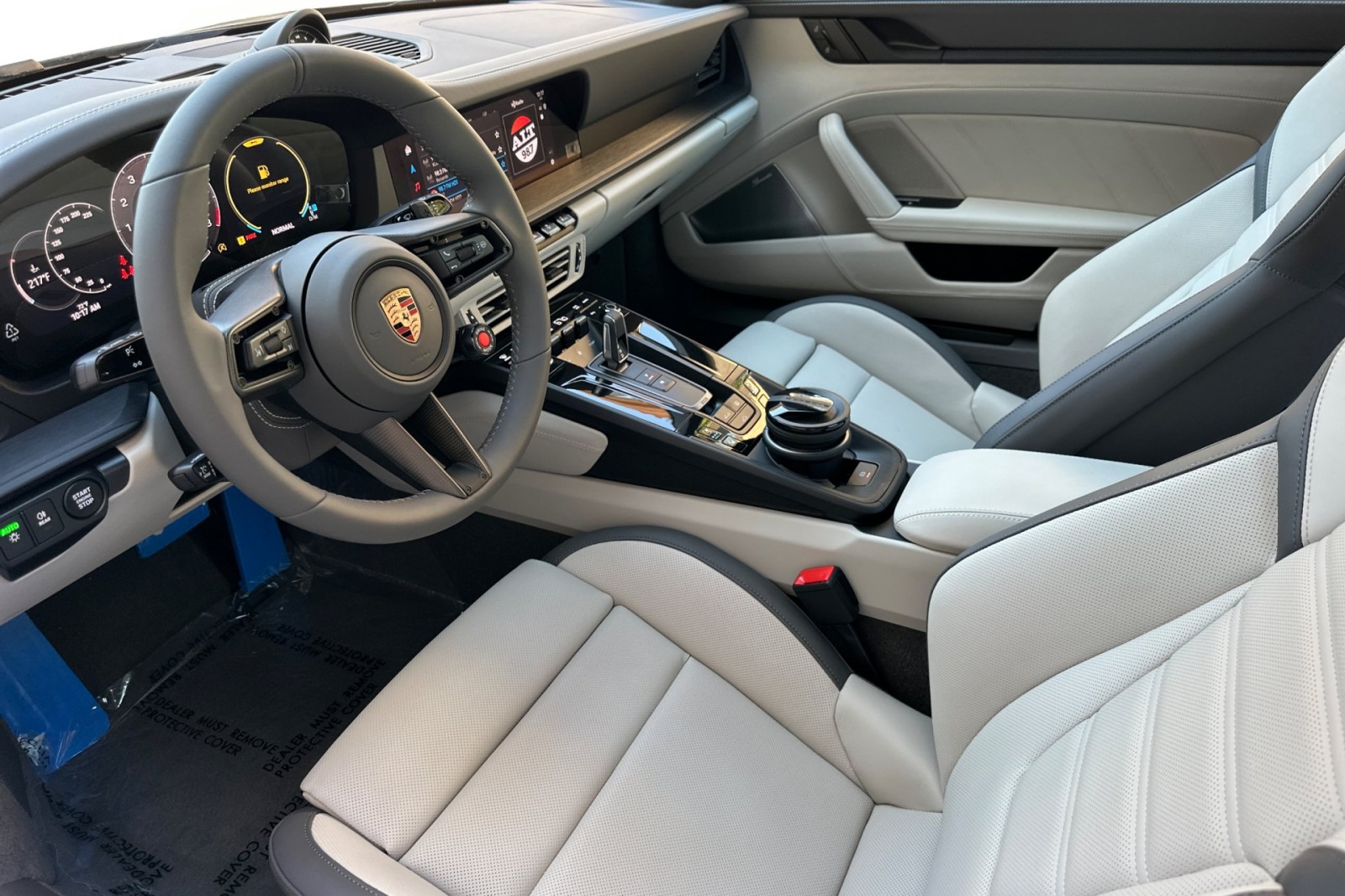 2025 Porsche 911 GTS photo 4