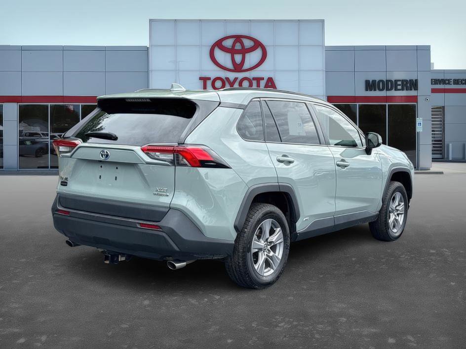 2022 Toyota RAV4 Hybrid XLE photo 3