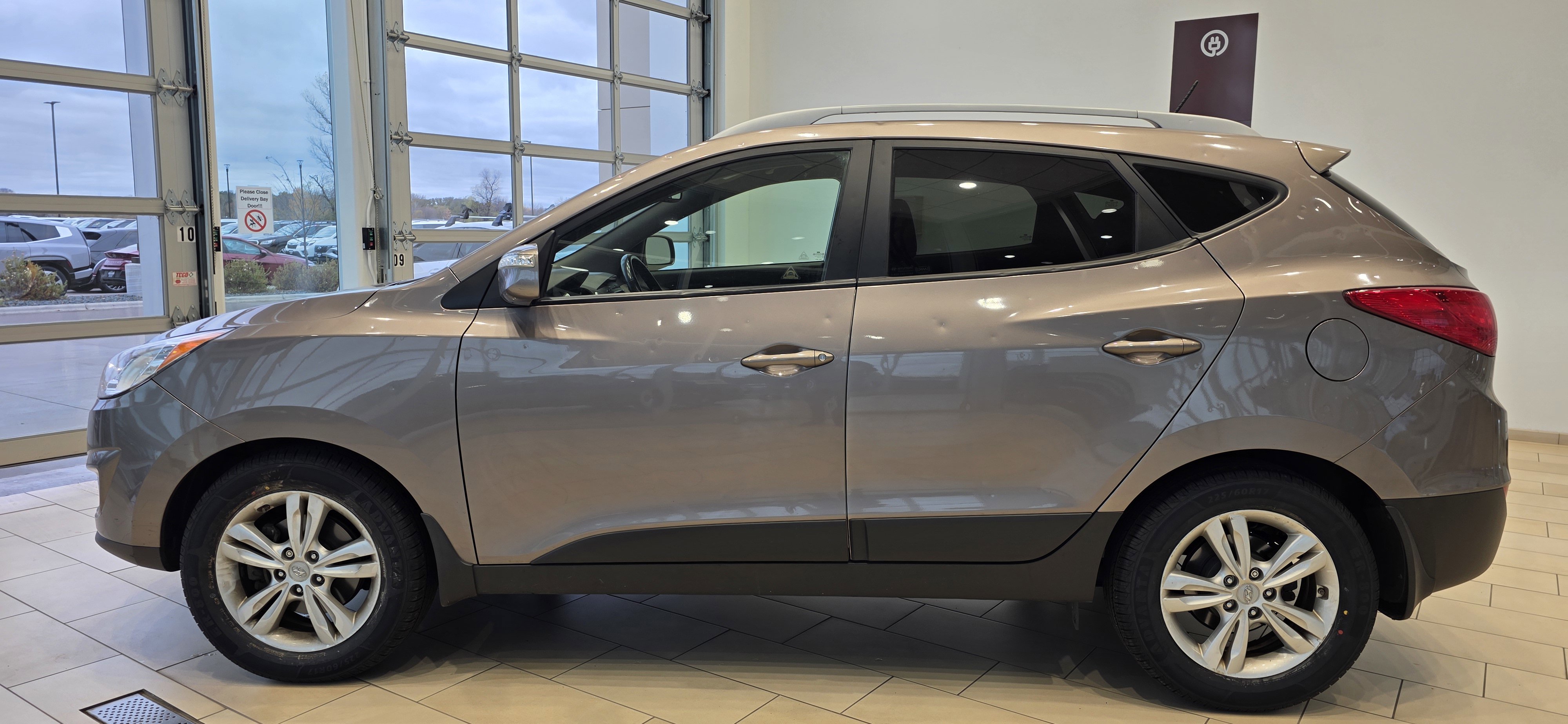 Used 2012 Hyundai Tucson GLS with VIN KM8JUCAC3CU353120 for sale in Minneapolis, MN