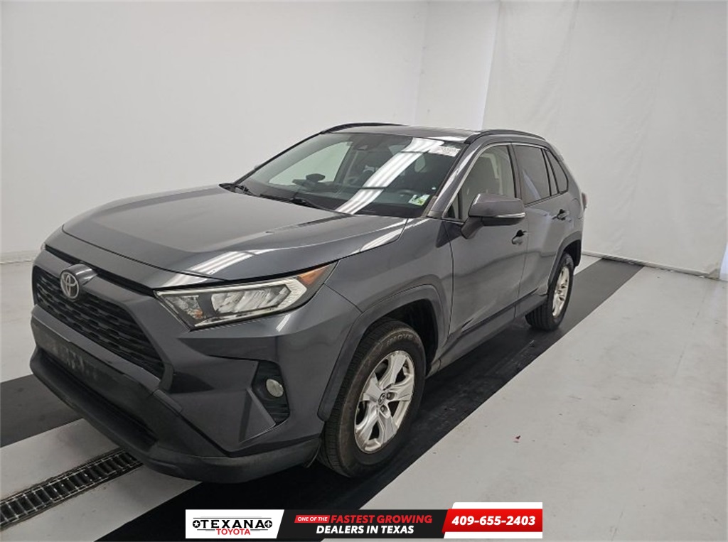 2019 Toyota RAV4 XLE's photo