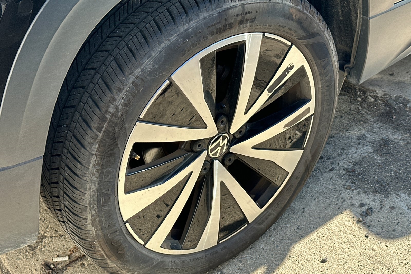 2024 Volkswagen Taos SE photo 4