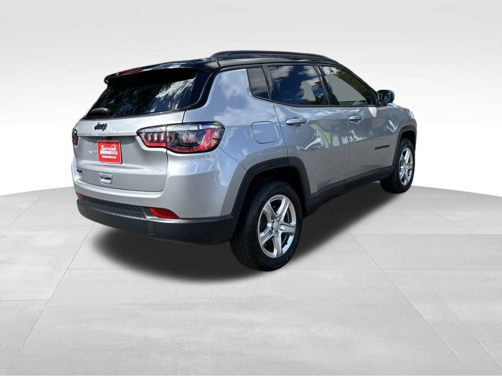 2024 Jeep Compass Latitude photo 4