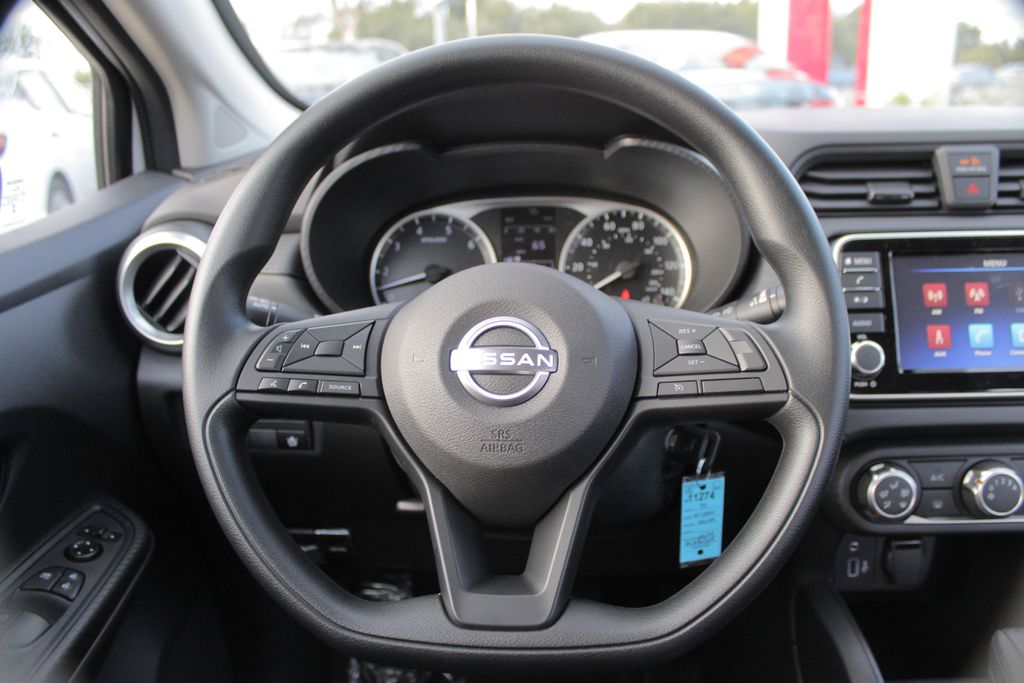 2025 Nissan Versa 1.6 SV photo 17