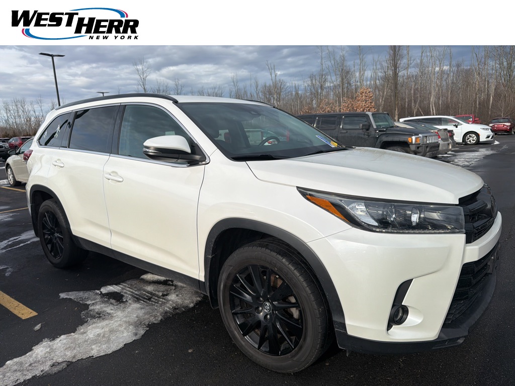 2019 Toyota Highlander SE's photo