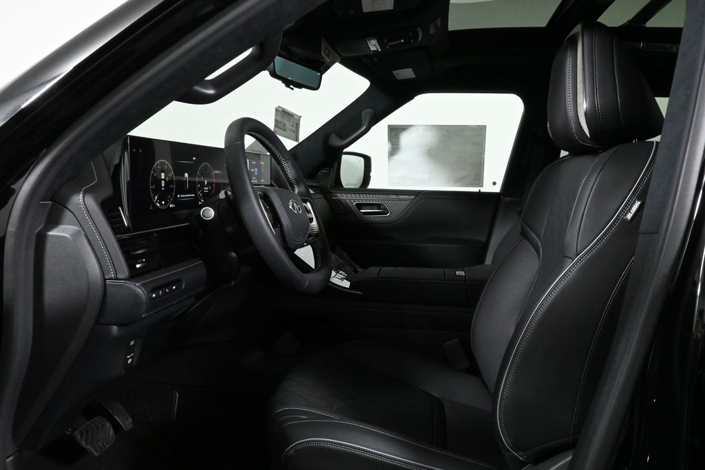 2025 Infiniti QX80 photo 3
