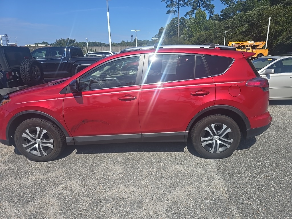2017 Toyota RAV4 LE photo 8